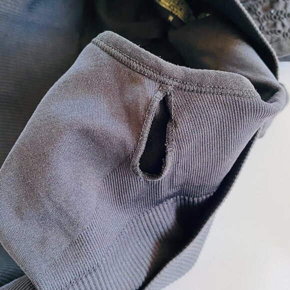 Betsey Johnson Black Sports Activewear Bra w/Eyelets size M Excellent Condition - Picture 8 of 9